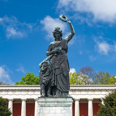 Münchens berühmte Bavaria-Statue auf der Theresienwiese, wo das Oktoberfest stattfindet
